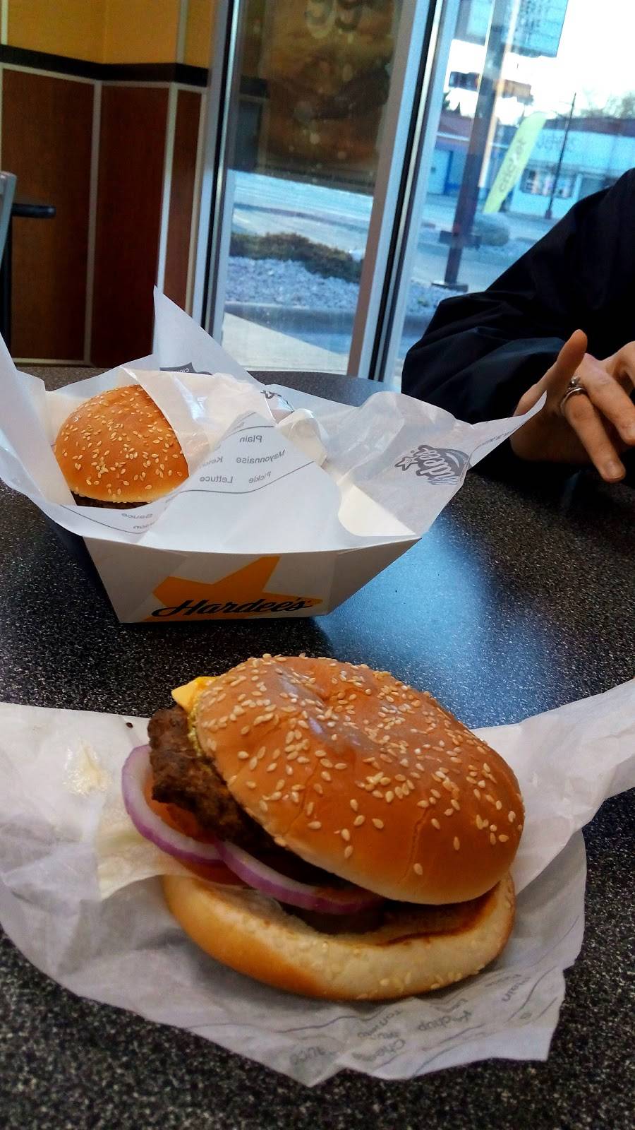 Hardees | restaurant | 2205 Hall Ave, Marinette, WI 54143, USA | 7157321113 OR +1 715-732-1113