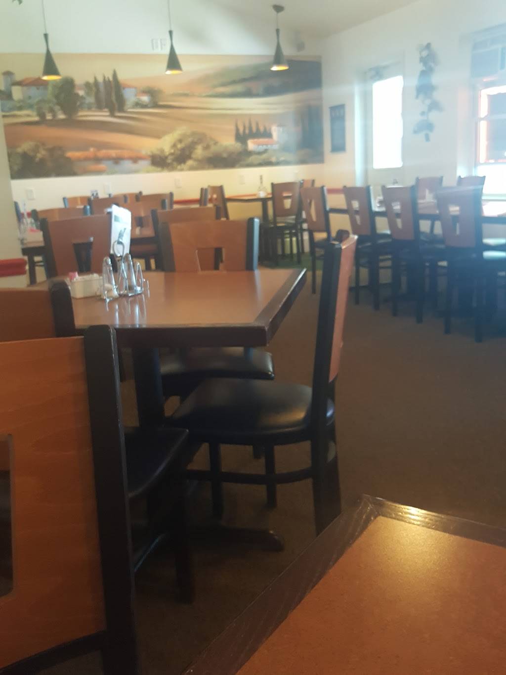 Iannarellis Italian Restaurant | restaurant | 405 3rd St, Howe, IN 46746, USA | 2605622500 OR +1 260-562-2500