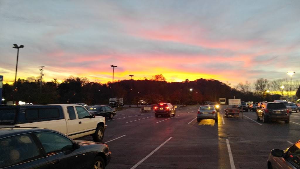 Long John Silvers | restaurant | 2040 Lee Hwy, Bristol, VA 24201, USA | 2766696633 OR +1 276-669-6633