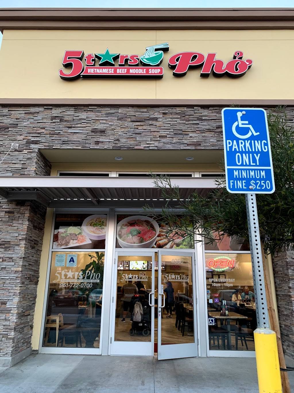 5 Stars Pho Restaurant | restaurant | 4950 La Sierra Ave, Riverside, CA 92505, USA | 9517720700 OR +1 951-772-0700