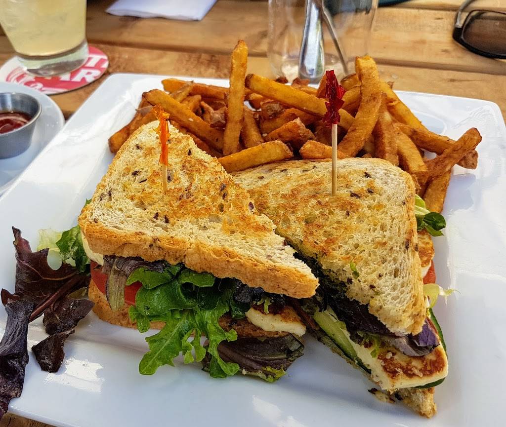 Lord William Pub | restaurant | 265 Rue des Seigneurs, Montréal, QC H3J 0B3, Canada | 5149253777 OR +1 514-925-3777