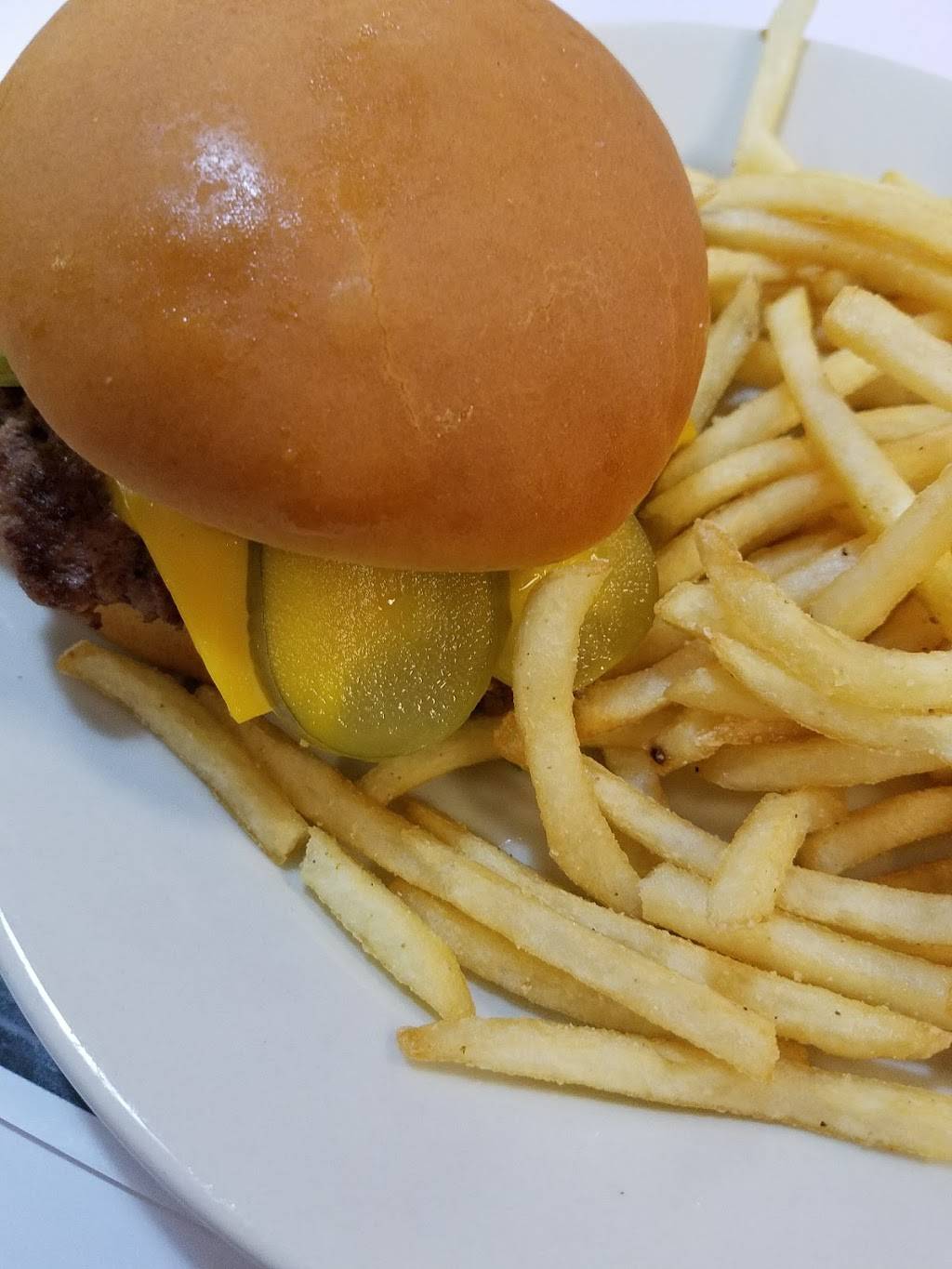 Steak n Shake | restaurant | 835 Robert Raymond Dr, Lake St Louis, MO 63367, USA | 6366251820 OR +1 636-625-1820