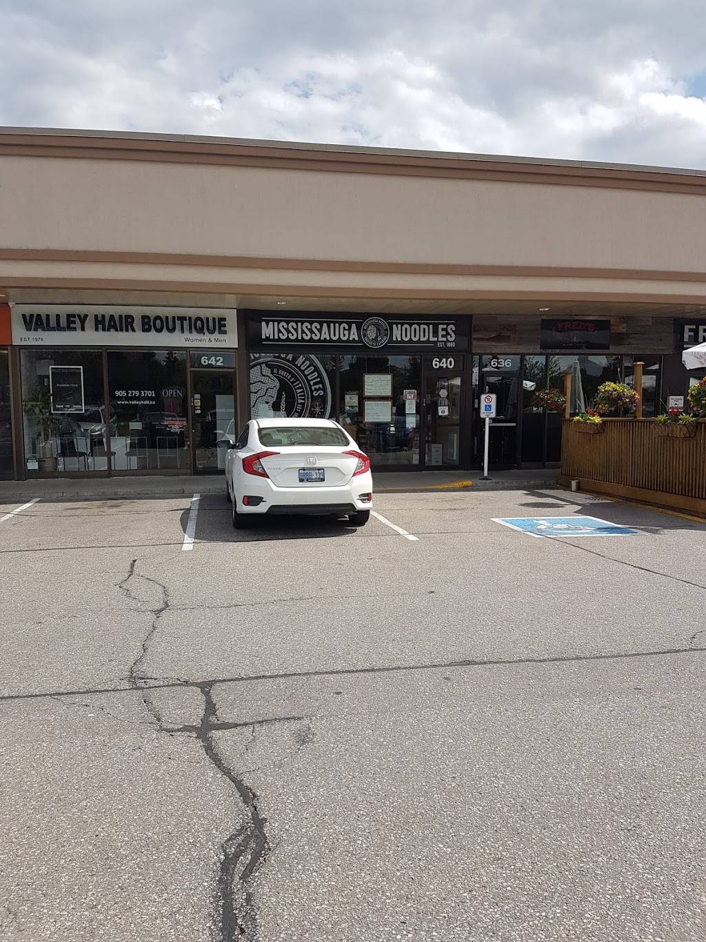 Mississauga Noodles | restaurant | 640 Bloor St, Mississauga, ON L5A 3V9, Canada | 9052733064 OR +1 905-273-3064