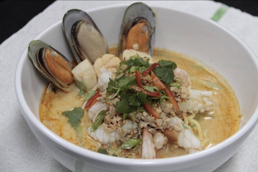 Thai Noodle House | restaurant | 132 Amity Rd, New Haven, CT 06515, USA | 2035537798 OR +1 203-553-7798