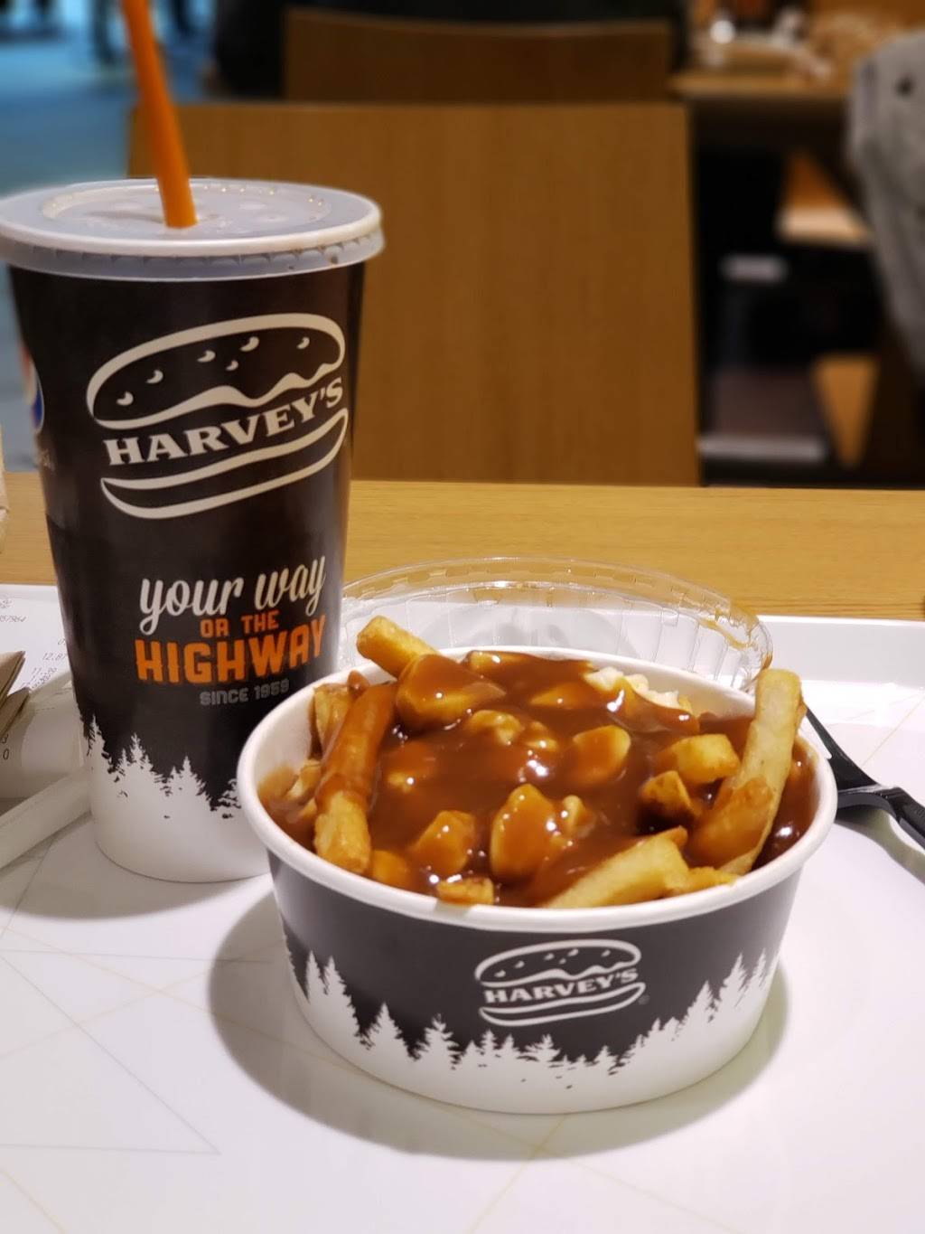 Harveys | restaurant | 999 Upper Wentworth St, Hamilton, ON L9A 4X5, Canada | 9053180108 OR +1 905-318-0108