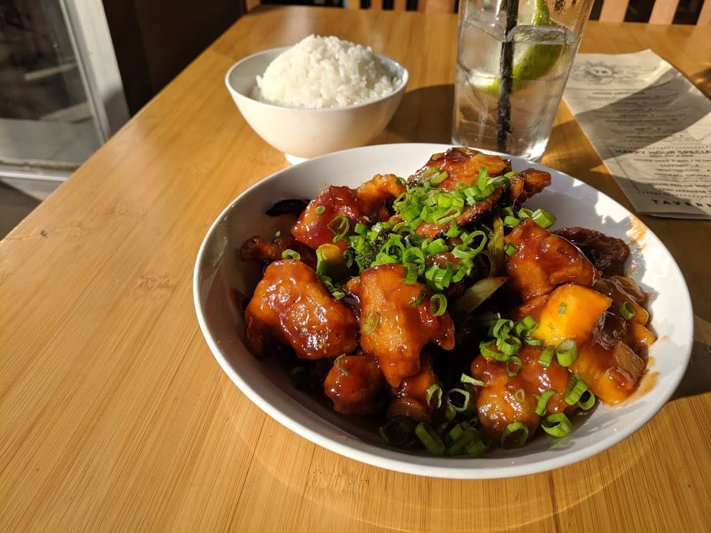 Tavernakaya | restaurant | 27 E Main St, Madison, WI 53703, USA | 6082861548 OR +1 608-286-1548