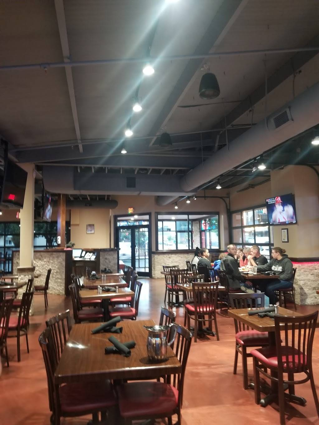 Griffs | restaurant | 38.252763,-85.753800, 133 W Liberty St, Louisville, KY 40202, USA | 5029393535 OR +1 502-939-3535