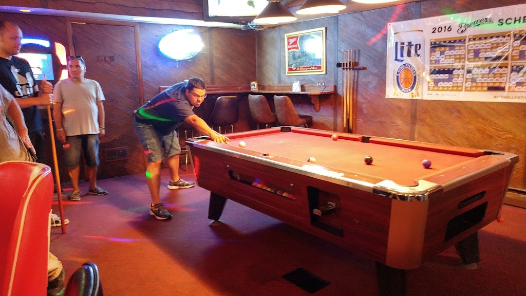 Sly Fox | restaurant | 1401 S 38th St, Milwaukee, WI 53215, USA | 4142319156 OR +1 414-231-9156