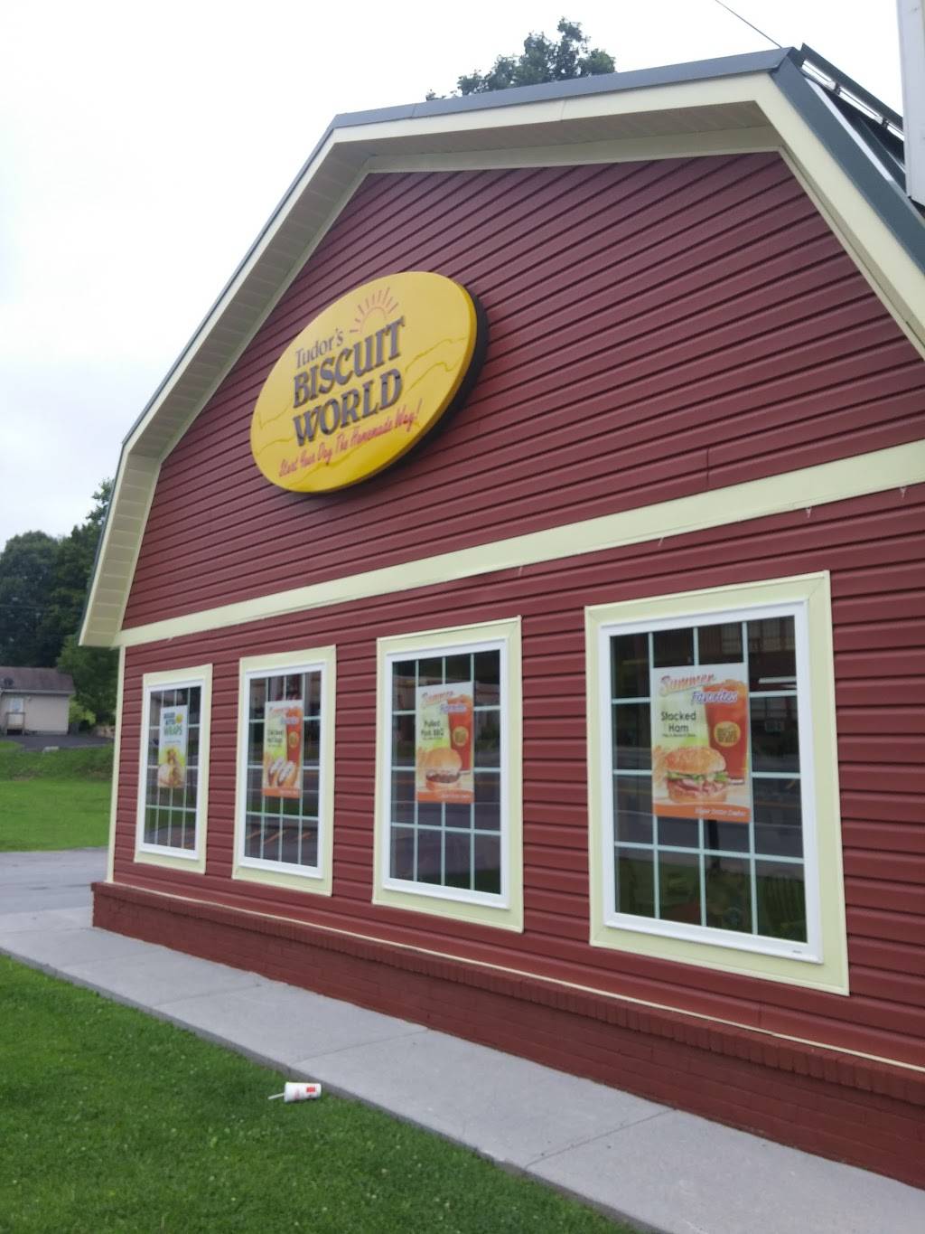 Tudors Biscuit World | restaurant | 3301 E Cumberland Rd, Bluefield, WV 24701, USA | 3043232333 OR +1 304-323-2333
