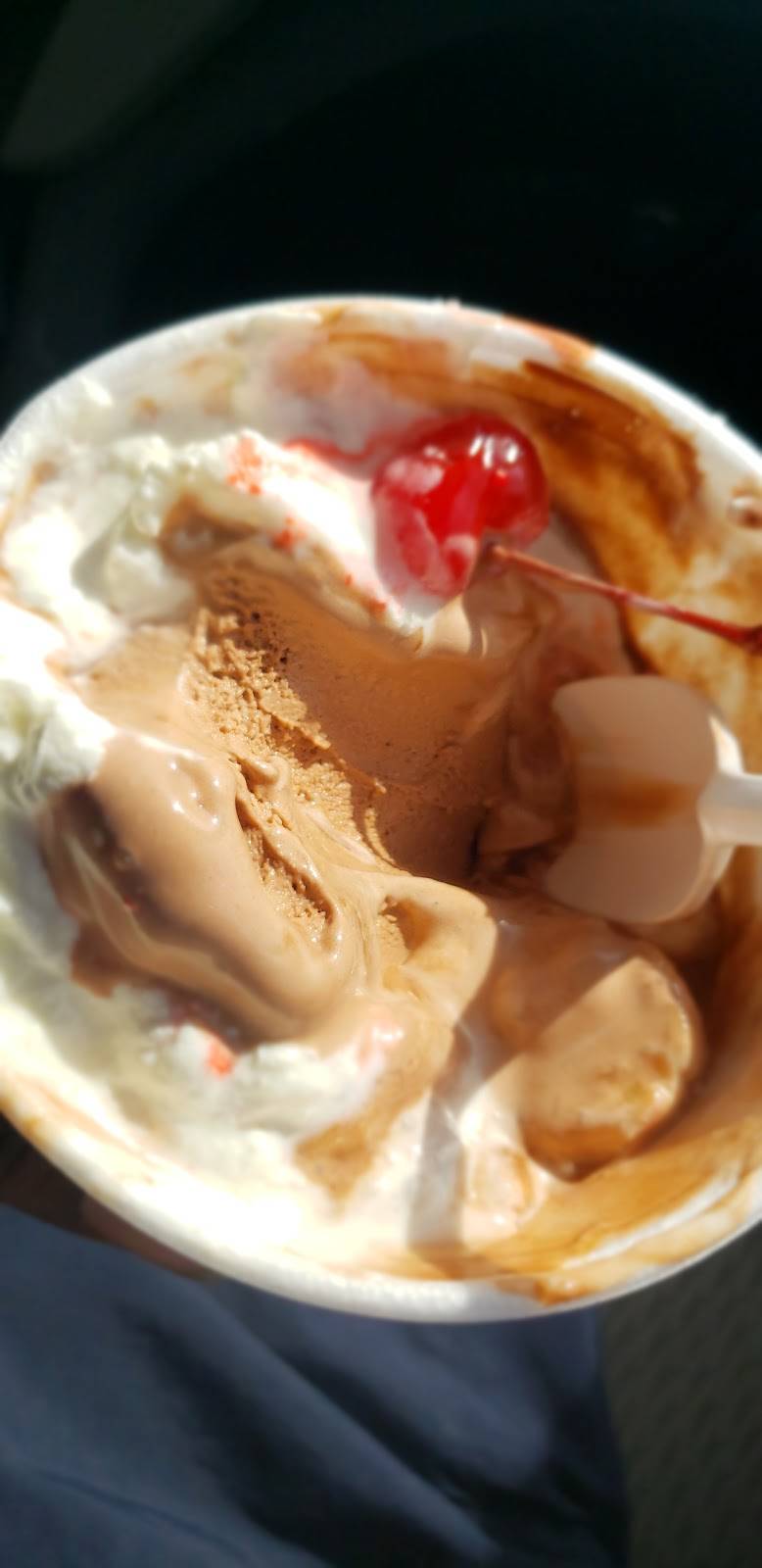 Big Daddys Ice Cream & Grill | restaurant | 1331, 955 Boston Rd, Springfield, MA 01119, USA | 4137836300 OR +1 413-783-6300