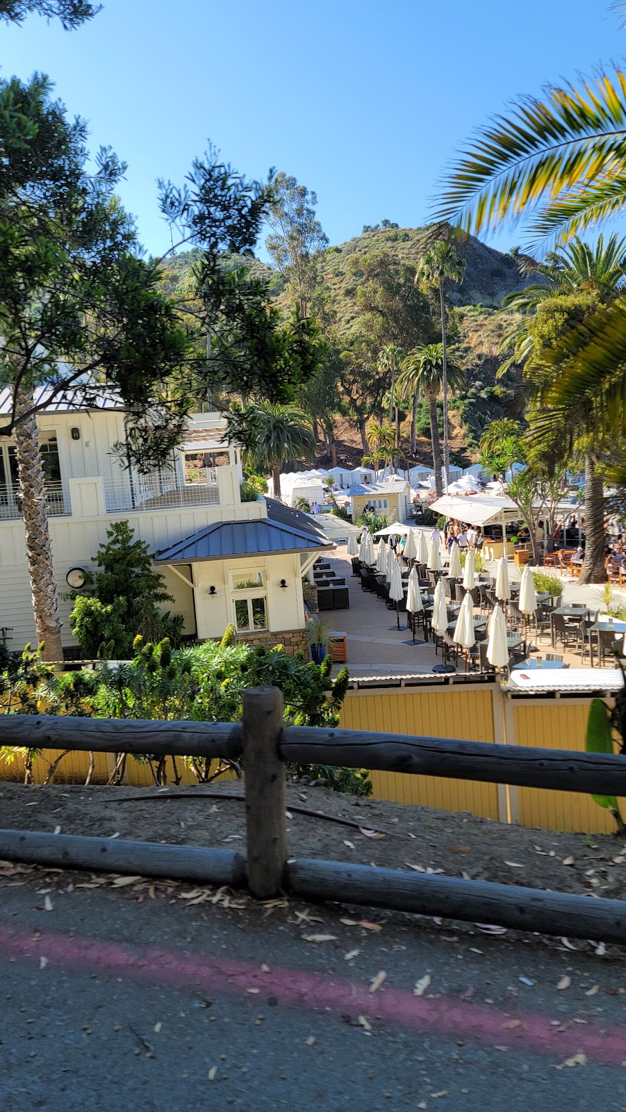 Chill at Descanso Beach Club | restaurant | 1 St Catherine Way, Avalon, CA 90704, USA | 3105107410 OR +1 310-510-7410
