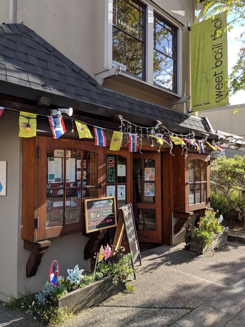 Sweet Basil Thai | restaurant | 2215, 1736 Solano Ave, Berkeley, CA 94707, USA | 5105278611 OR +1 510-527-8611