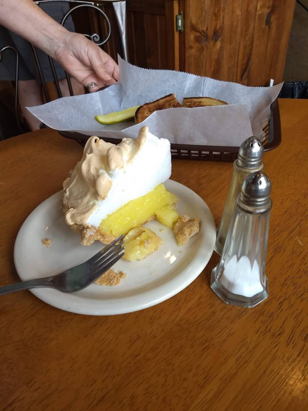 Rolling Pin | restaurant | 104 Market St, Glasgow, MO 65254, USA | 6603380800 OR +1 660-338-0800