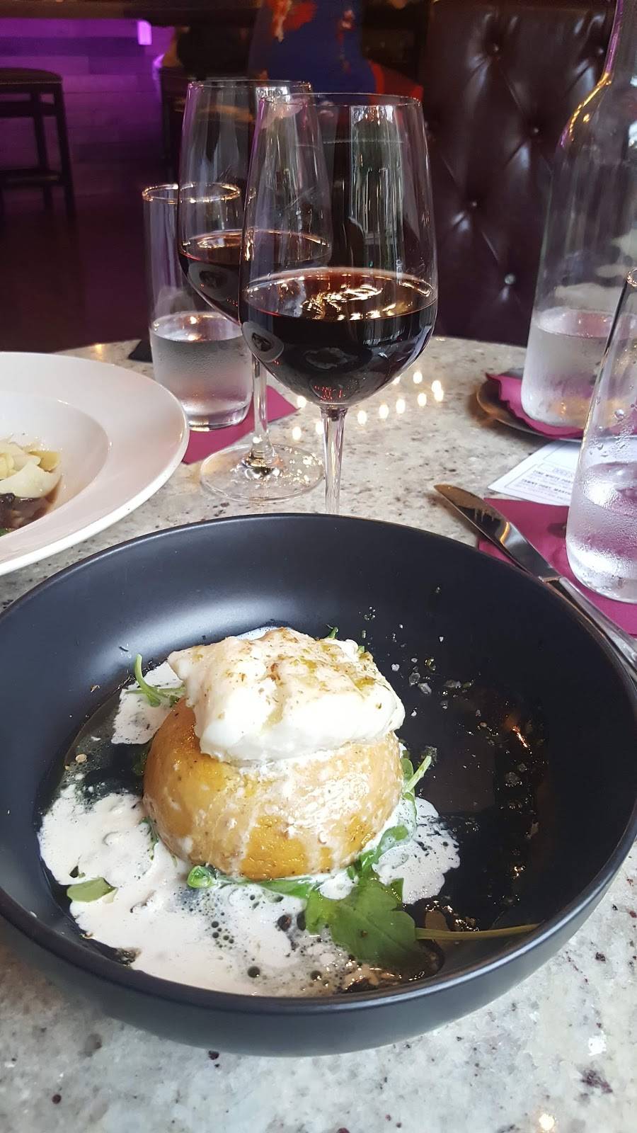 VINIA Wine & Kitchen | restaurant | 444 W New England Ave #119, Winter Park, FL 32789, USA | 4079257485 OR +1 407-925-7485