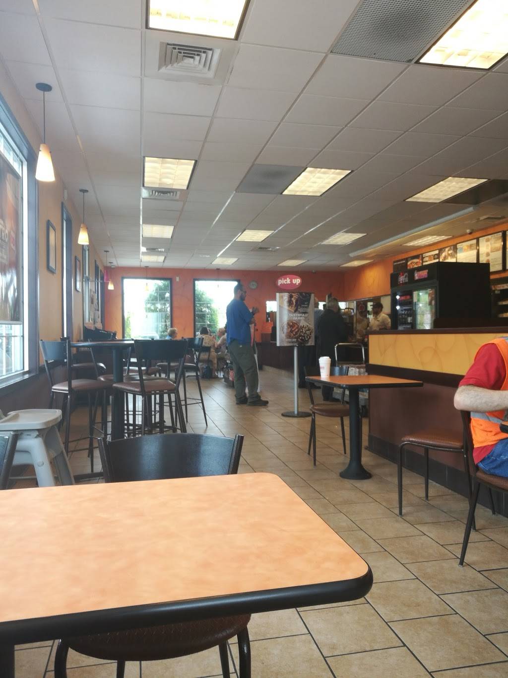 Dunkin | cafe | 495 S Main St, Thomaston, CT 06787, USA | 8602836969 OR +1 860-283-6969