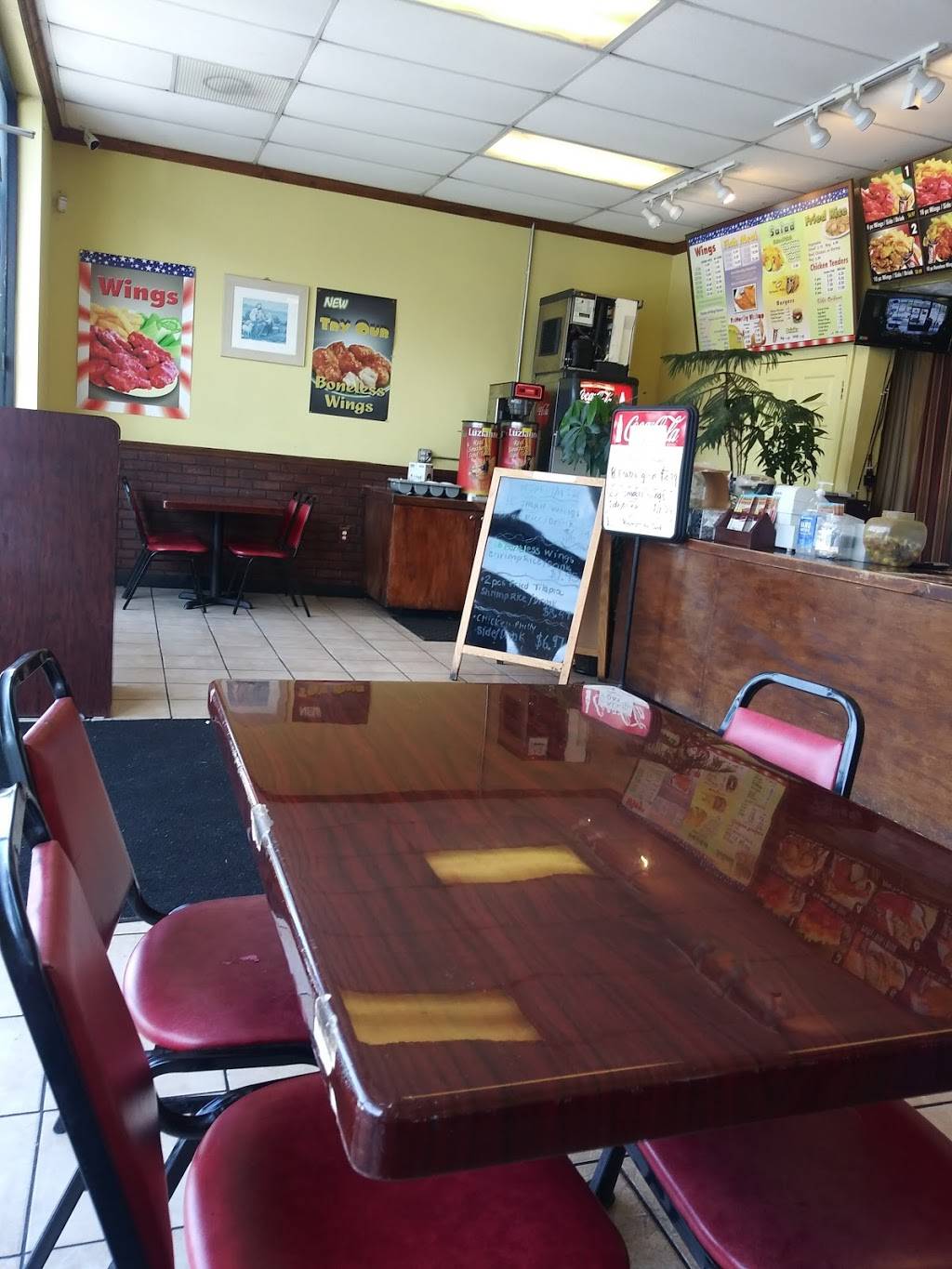 American Wings | restaurant | 890 Cleveland Ave, East Point, GA 30344, USA | 4047659946 OR +1 404-765-9946