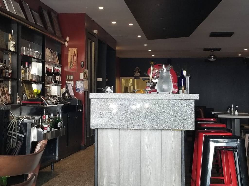 Salto Restaurant & Bar | restaurant | 1138 Davenport Rd, Toronto, ON M6G 2C6, Canada | 4166533077 OR +1 416-653-3077