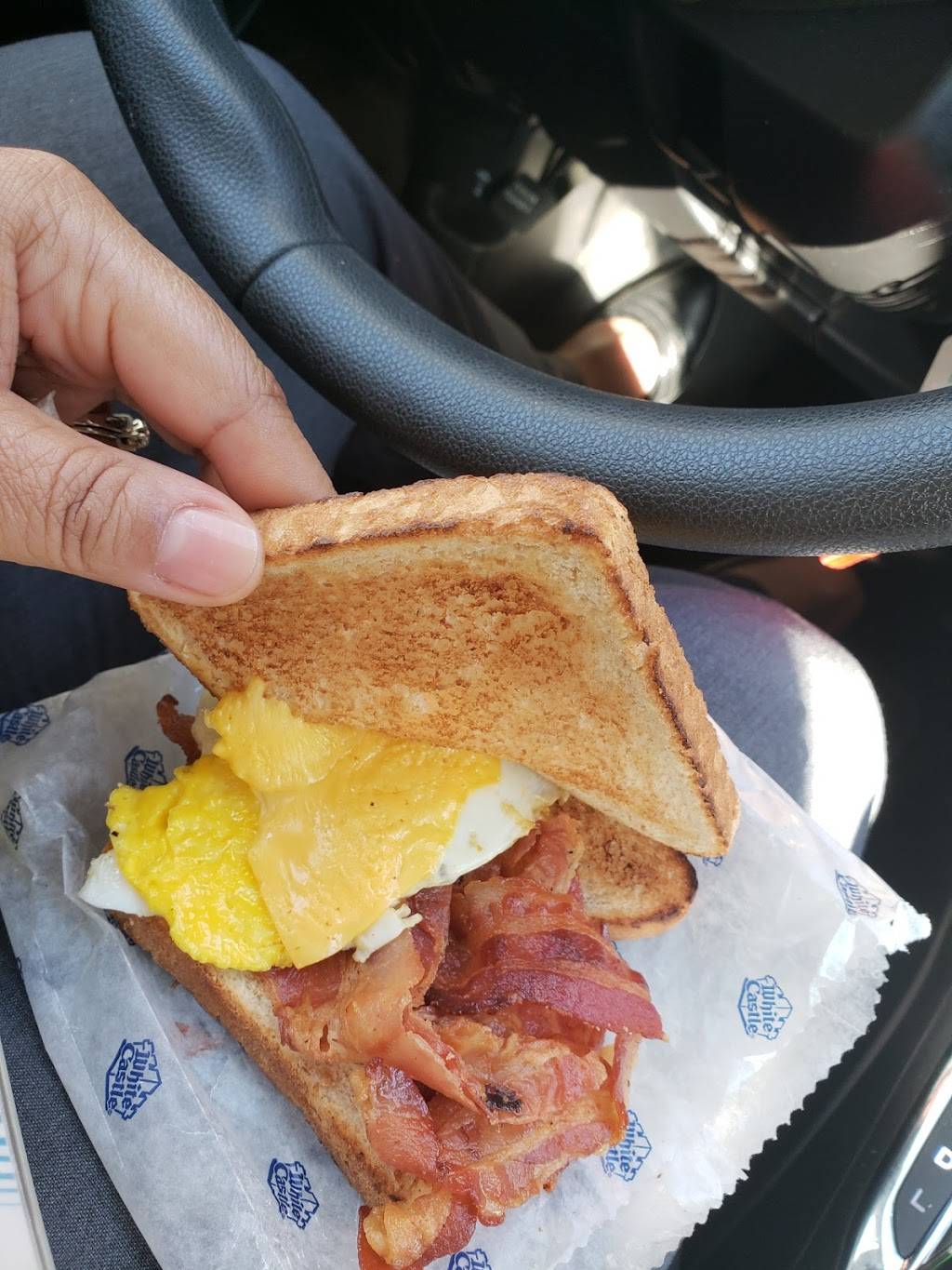 White Castle | restaurant | 806 S Broadway, St. Louis, MO 63102, USA | 3142418795 OR +1 314-241-8795