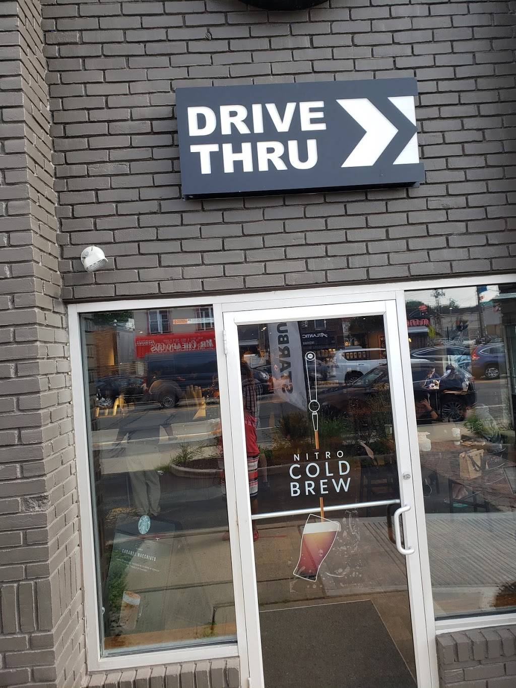 Starbucks | cafe | 139 Jericho Turnpike, Mineola, NY 11501, USA | 5162481211 OR +1 516-248-1211