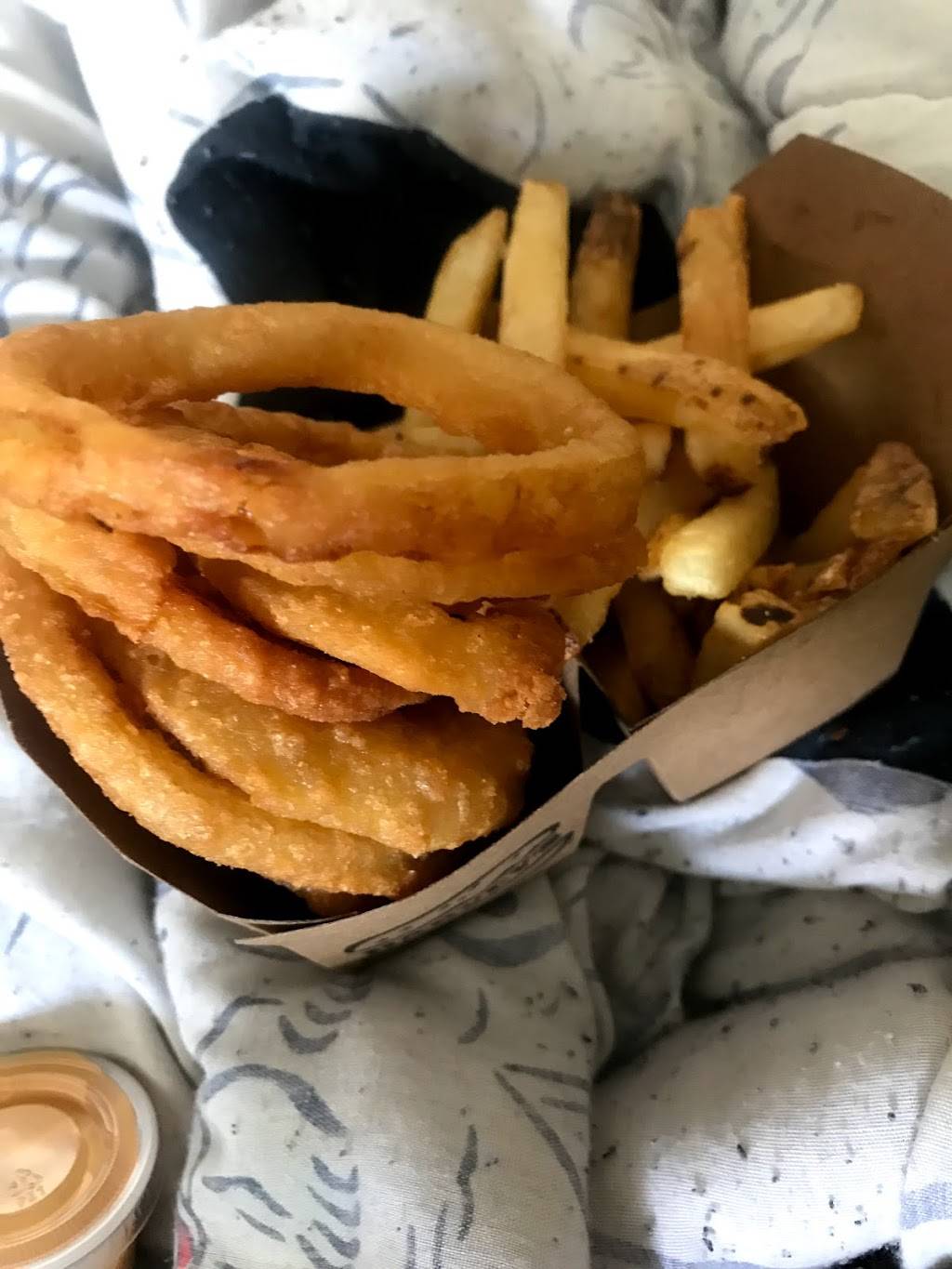 Harveys | restaurant | 660 Montreal Rd, Ottawa, ON K1K 0T3, Canada | 6137495638 OR +1 613-749-5638