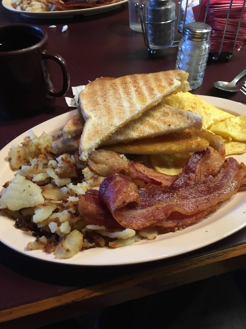 Lighthouse Bar & Grill | restaurant | 6543 Navarre Rd SW, Navarre, OH 44662, USA | 3308377724 OR +1 330-837-7724