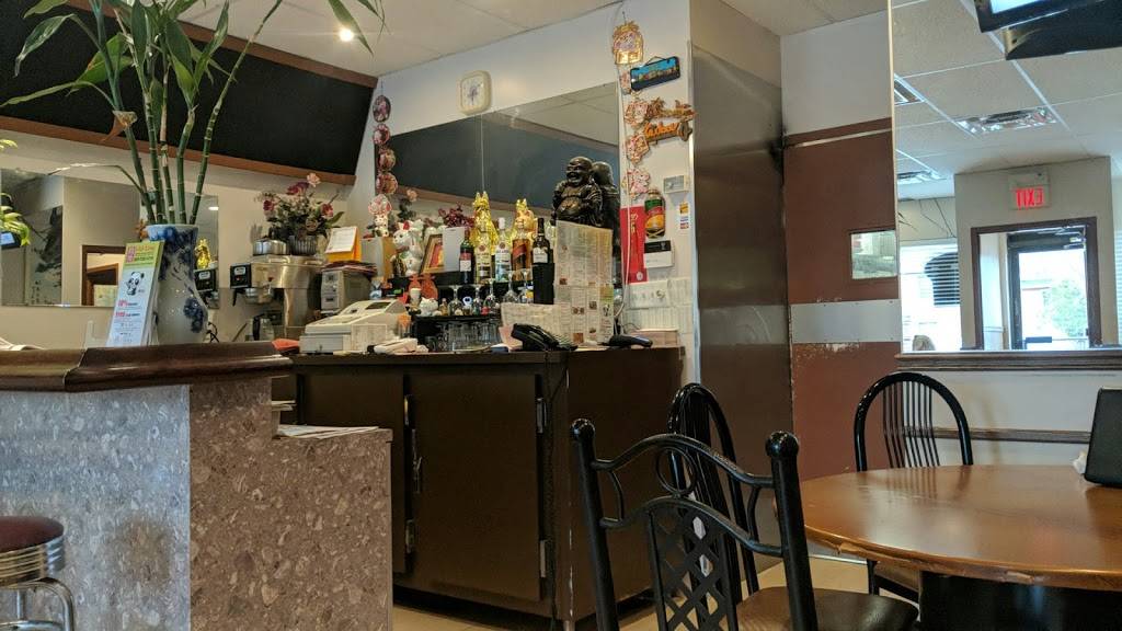 Mei Ling Chinese Food | restaurant | 15005 Yonge St, Aurora, ON L4G 1M5, Canada | 9057261218 OR +1 905-726-1218