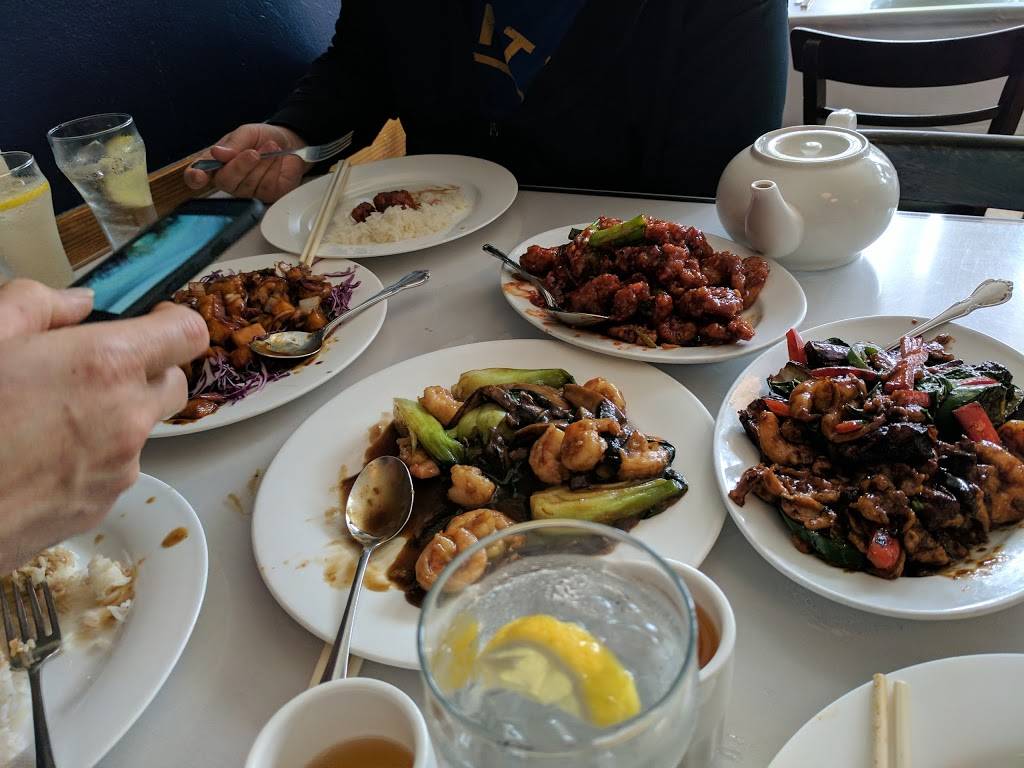 Erics Restaurant | restaurant | 1500 Church St, San Francisco, CA 94131, USA | 4152820919 OR +1 415-282-0919