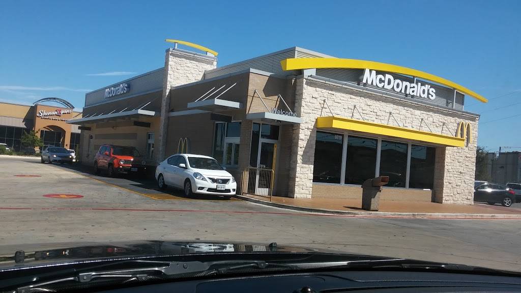 McDonalds | cafe | 8819 TX-151, San Antonio, TX 78251, USA | 2106474445 OR +1 210-647-4445
