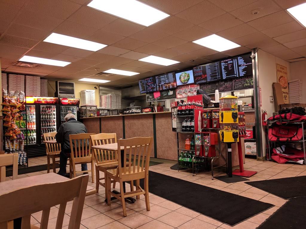 Giovannis Roast Beef & Pizza | restaurant | 141 Main St, Salem, NH 03079, USA | 6038368410 OR +1 603-836-8410