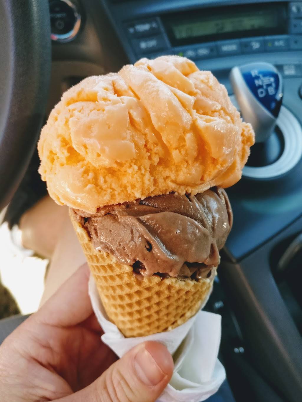 Braums Ice Cream & Burger Restaurant | restaurant | 1119 N Walton Blvd, Bentonville, AR 72712, USA | 4792737913 OR +1 479-273-7913