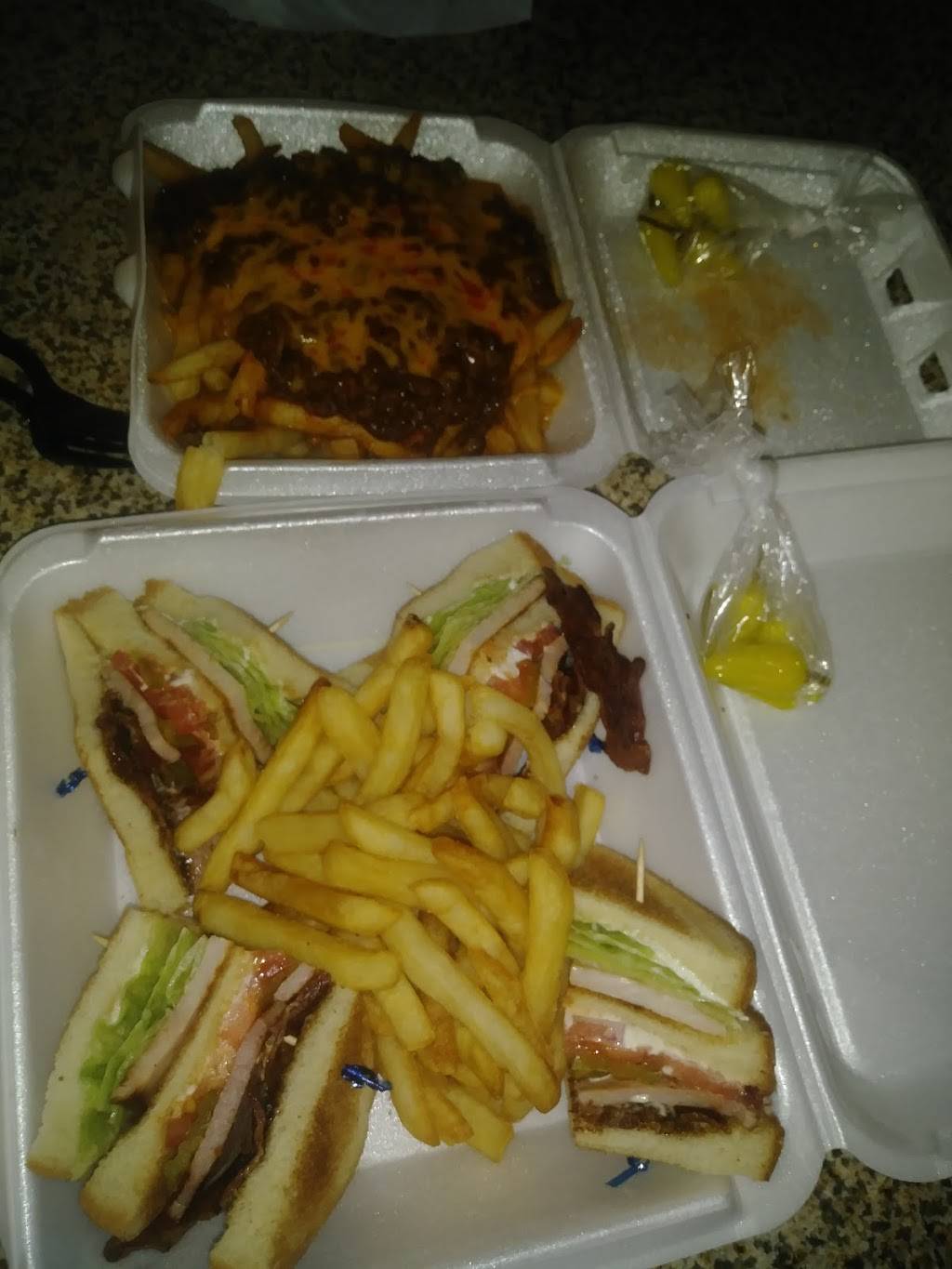 Louis Burgers | restaurant | 308 E Compton Blvd, Compton, CA 90221, USA | 3106375263 OR +1 310-637-5263