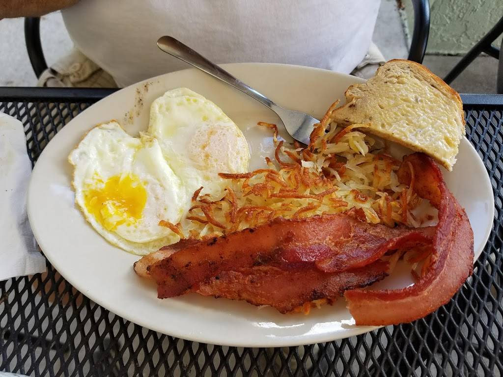 Darrells Diner | restaurant | 996 Bichara Blvd, Lady Lake, FL 32159, USA | 3527500700 OR +1 352-750-0700