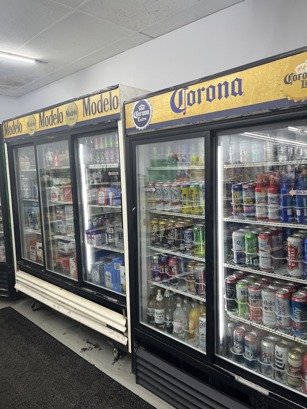 Hunt Brothers Pizza inside Madison Quickstop | meal takeaway | 6004 Madison Rd, Cincinnati, OH 45227, USA | 5133767726 OR +1 513-376-7726