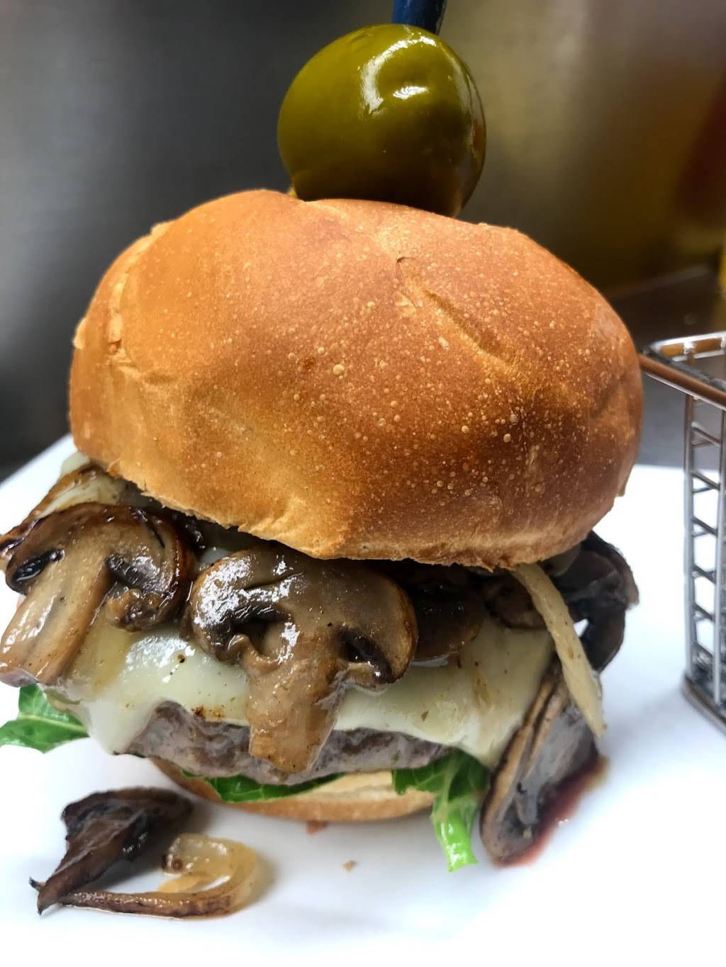 Black River Tavern | restaurant | 1100 Gulf Rd, Elyria, OH 44035, USA | 4403651411 OR +1 440-365-1411