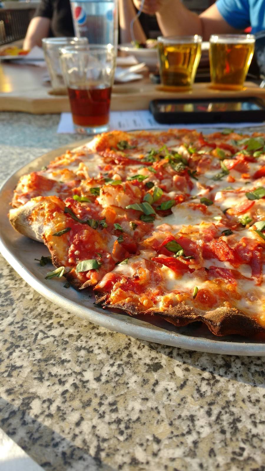 Frank Beer | restaurant | 12000 Tecumseh Rd E, Windsor, ON N8N 1L9, Canada | 5199569822 OR +1 519-956-9822