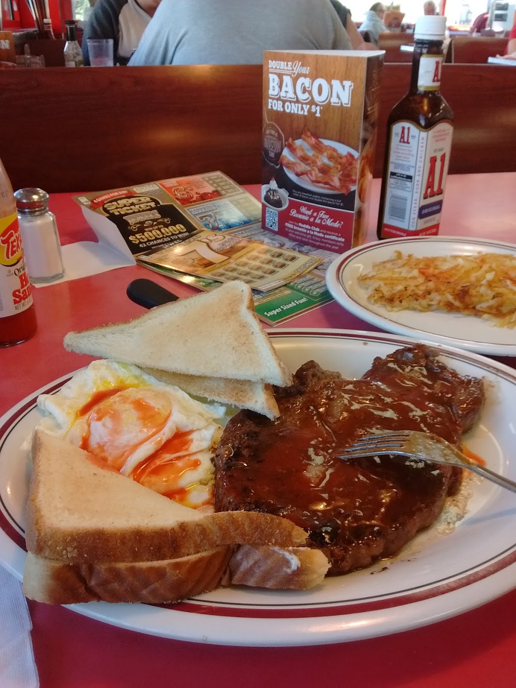 Huddle House | restaurant | 986 E Main St, Abingdon, VA 24210, USA | 2766281900 OR +1 276-628-1900