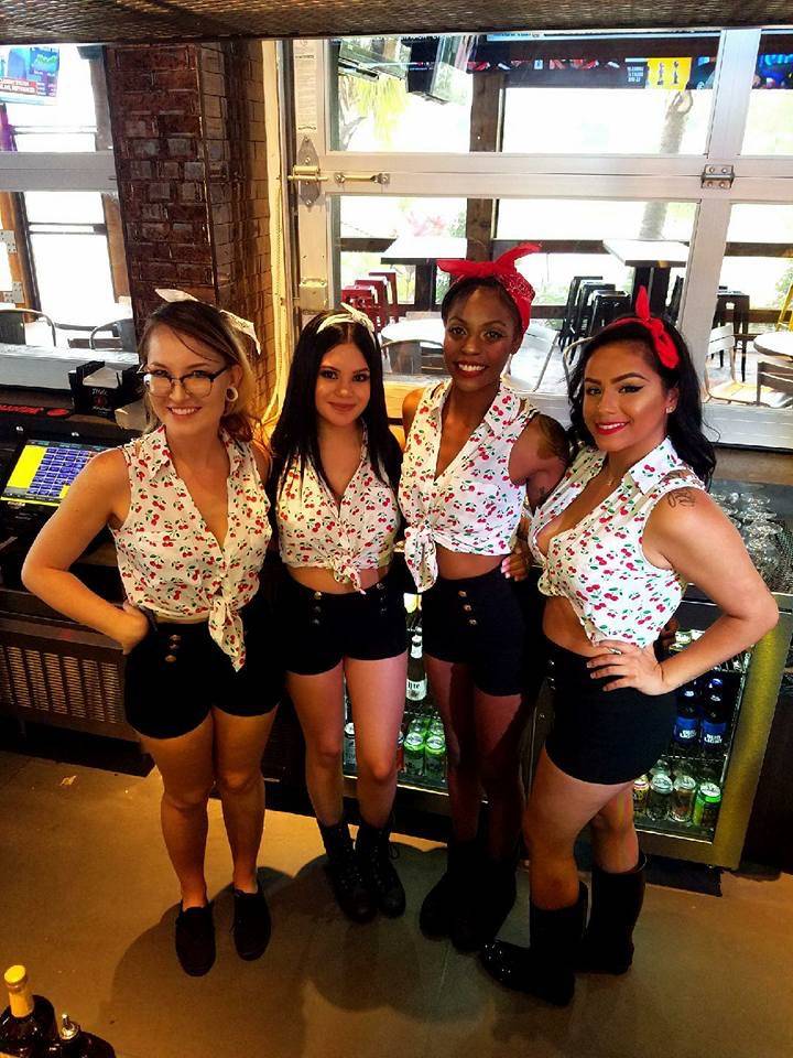 Smoken Honey House | restaurant | 8801 N Loop E Fwy, Houston, TX 77029, USA | 7136740057 OR +1 713-674-0057