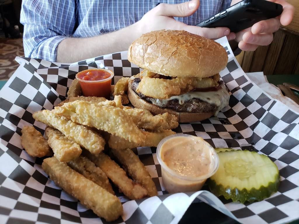 Chelos Hometown Bar & Grille | restaurant | 2225 Post Rd, Warwick, RI 02886, USA | 4017377299 OR +1 401-737-7299