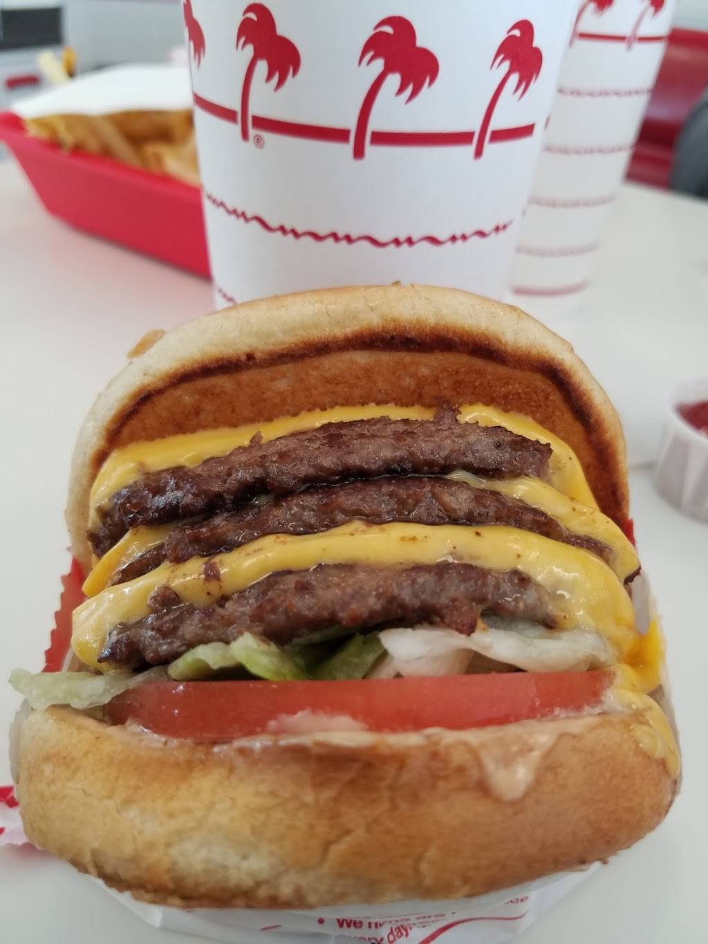In-N-Out Burger | restaurant | 30296 Haun Rd, Menifee, CA 92584, USA | 8007861000 OR +1 800-786-1000