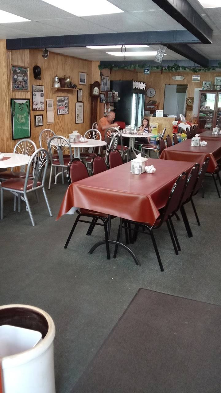 Country Cafe & Video | restaurant | 2082 PA-130, Pleasant Unity, PA 15676, USA | 7244238039 OR +1 724-423-8039