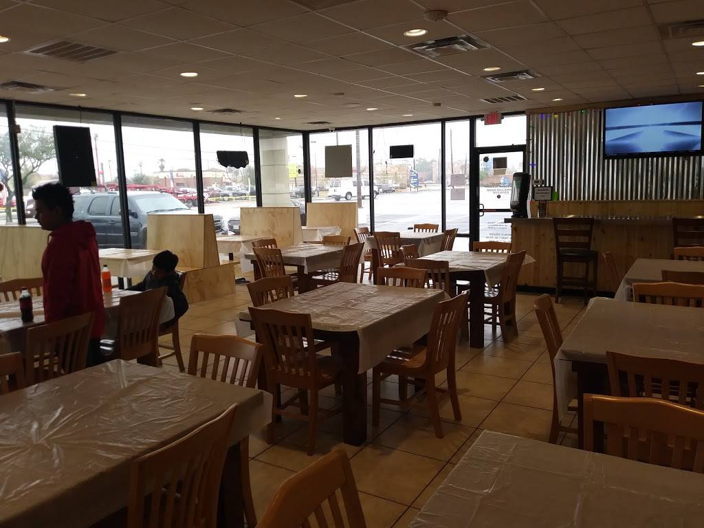 La Crawfish | restaurant | 3331 Telephone Rd, Houston, TX 77023, USA | 8328046901 OR +1 832-804-6901