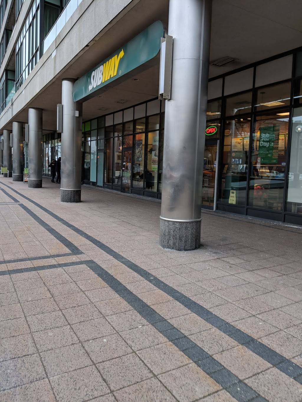 Subway | restaurant | 2735 Lake Shore Blvd W, Etobicoke, ON M8V 1G9, Canada | 4162557827 OR +1 416-255-7827