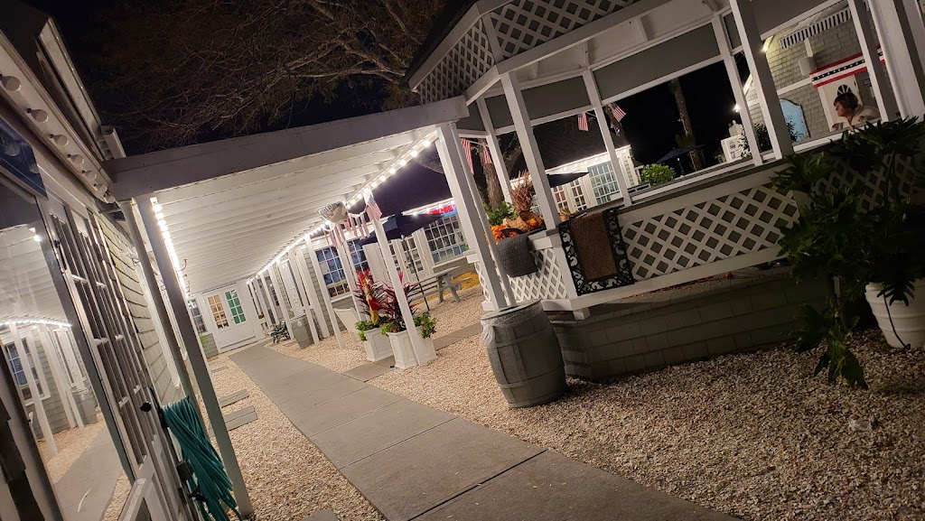 Raw Bar | restaurant | 259 Shore Dr, Mashpee, MA 02649, USA | 7742282327 OR +1 774-228-2327