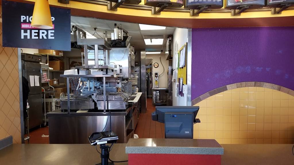 Taco Bell | meal takeaway | 951 E Greenville Pike, Winchester, IN 47394, USA | 7655846000 OR +1 765-584-6000