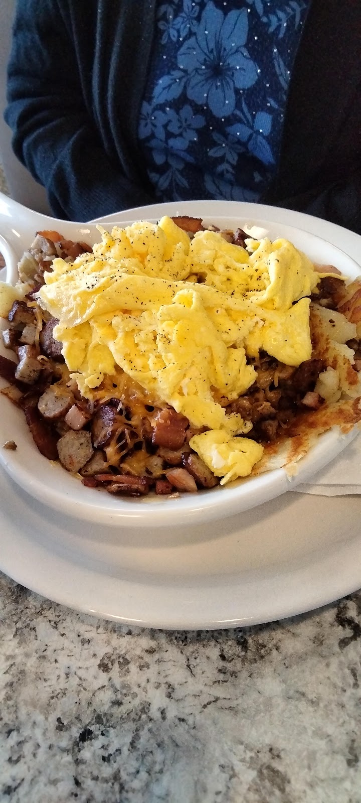 Joannas Family Restaurant | restaurant | 280 N Grandstaff Dr, Auburn, IN 46706, USA | 2609086155 OR +1 260-908-6155