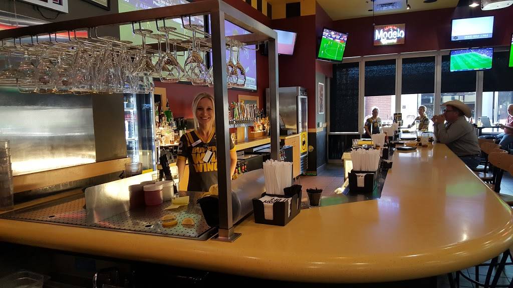 Buffalo Wild Wings | restaurant | 2510 W Happy Valley Rd #1241, Phoenix, AZ 85085, USA | 6232076900 OR +1 623-207-6900