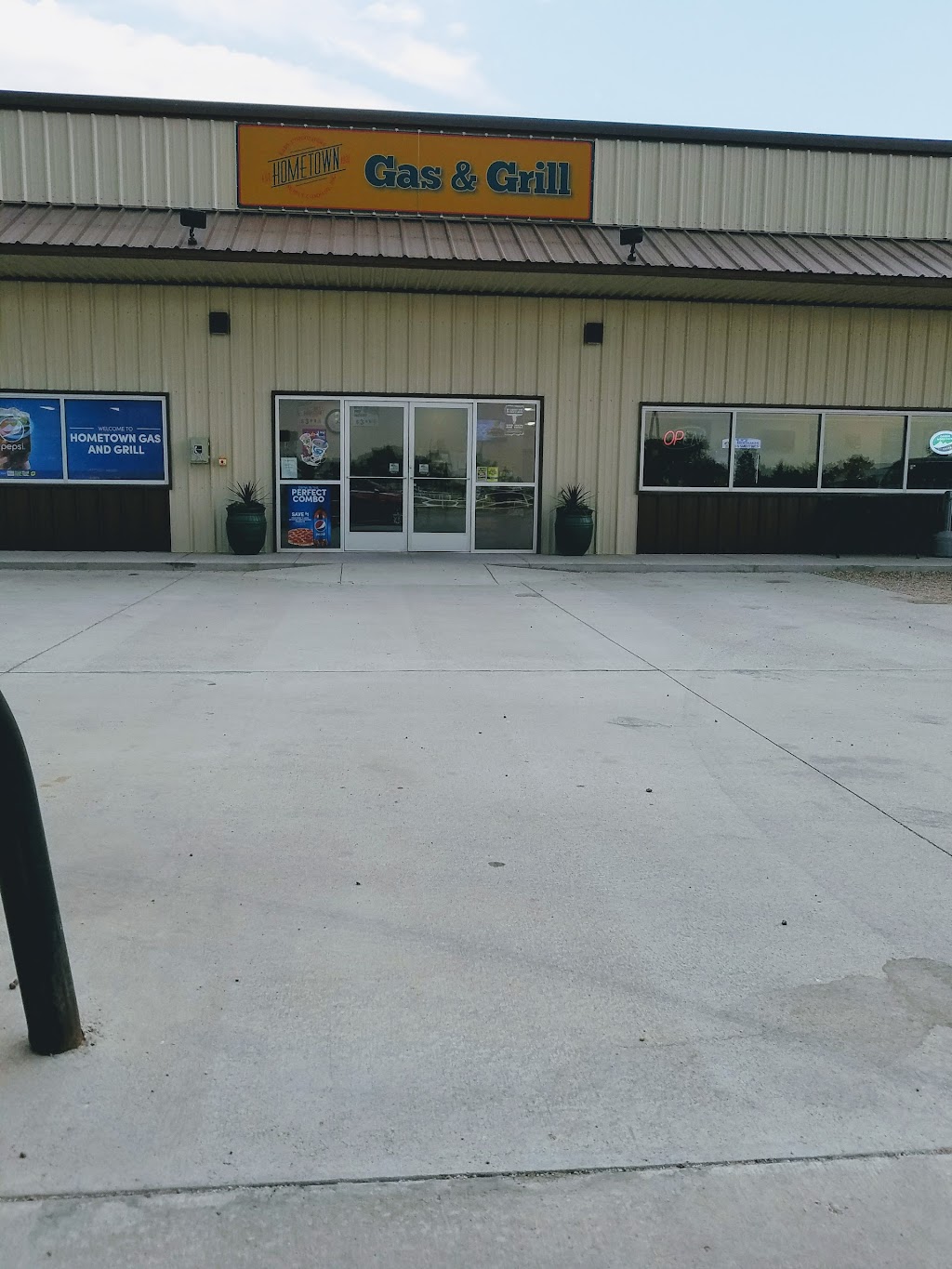 Hometown Gas and Grill | restaurant | 15001 US-287, Eads, CO 81036, USA | 7194382206 OR +1 719-438-2206