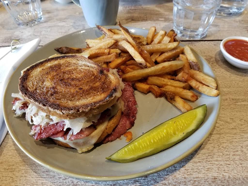 Homestead Kitchen & Cocktails | restaurant | 163 Town Center Avenue, Columbiana, OH 44408, USA | 3308927333 OR +1 330-892-7333