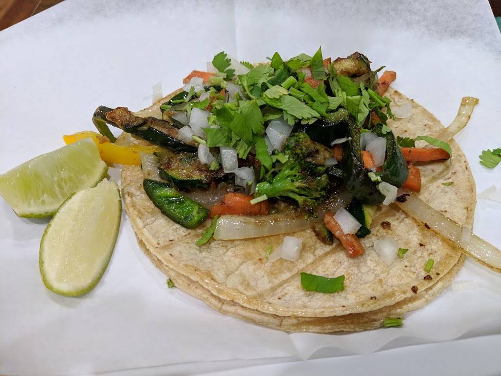 Quesadilla La Reina Del Sur | restaurant | 2235 N Western Ave, Chicago, IL 60647, USA | 7732358807 OR +1 773-235-8807