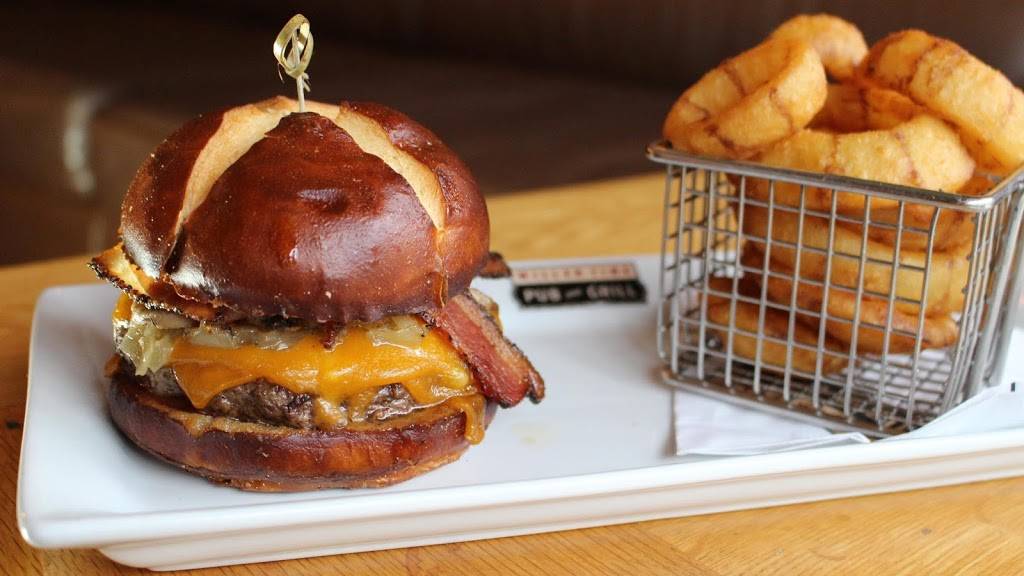Miller Time Pub & Grill | restaurant | 509 W Wisconsin Ave, Milwaukee, WI 53203, USA | 4142712337 OR +1 414-271-2337